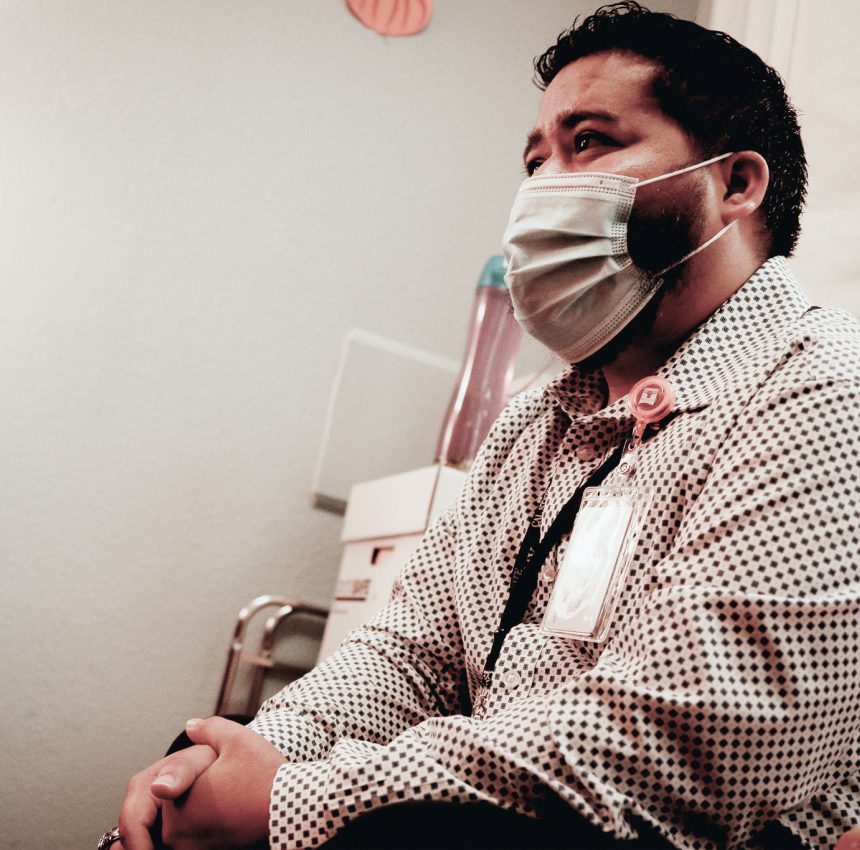 La Familia get help, man with mask