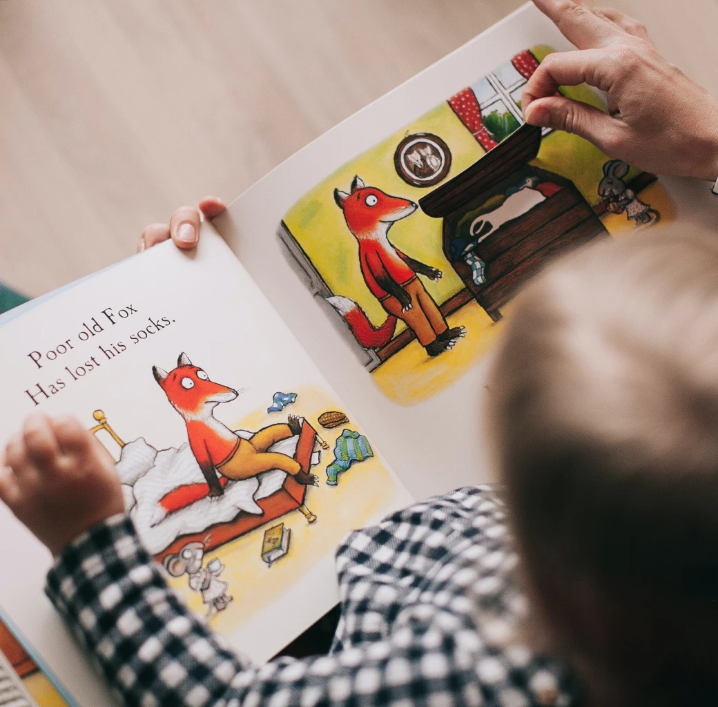 La Familia kid reading book