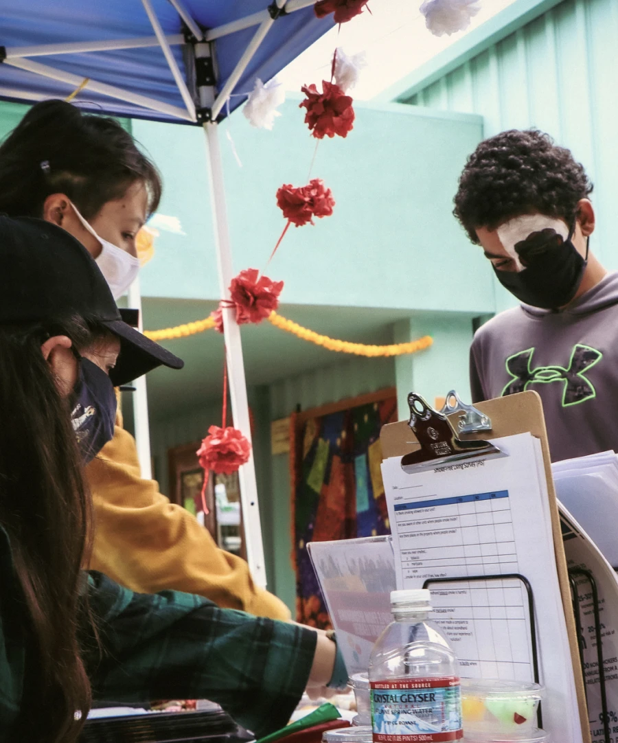 La Familia volunteer